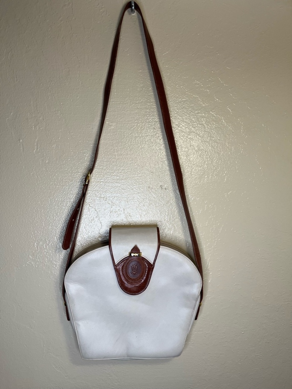 Lladro White Leather Crossbody purse handbag with Brown Trim and Strap